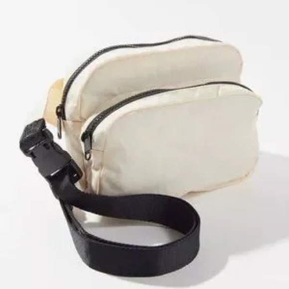 NWT BAGGU Fanny Pack - Picture 3 of 4